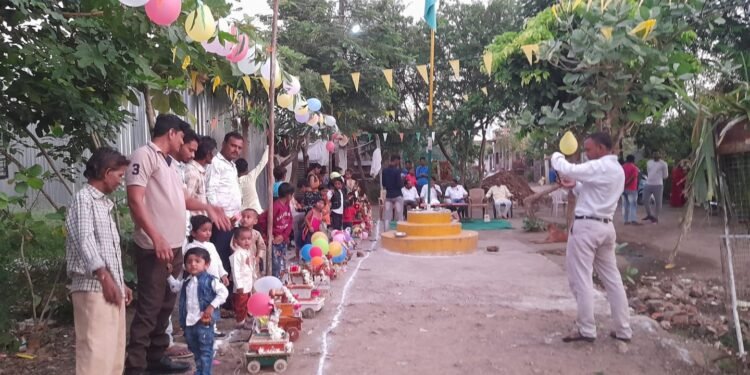 आदिवासी बिरसा मुंडा अधिकार व शिक्षा समिती वर्धाच्या वतीने तान्हा पोळ्याच आयोजन.