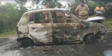 नाशिक जिल्हात: अस काय झाल की, जळलेल्या कारमध्ये मिळाला पूर्णपणे जळालेले अवस्थेमध्ये एक व्यक्ती.