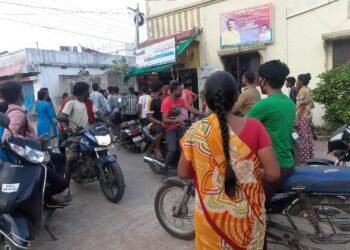 कॉम्प्युटर शिक्षणाच्या नावाखाली शिक्षकाने काढली अल्पवयीन मुलीची छेड, राजकीय नेत्याच्या हस्तक्षेपामुळे गंभीर प्रकरण दबल.