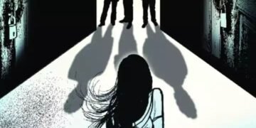 मुंबई येथे नऊ वर्षाच्या चिमुकल्या मुलीवर केला तिघा नराधमाने सामूहिक अत्याचार.