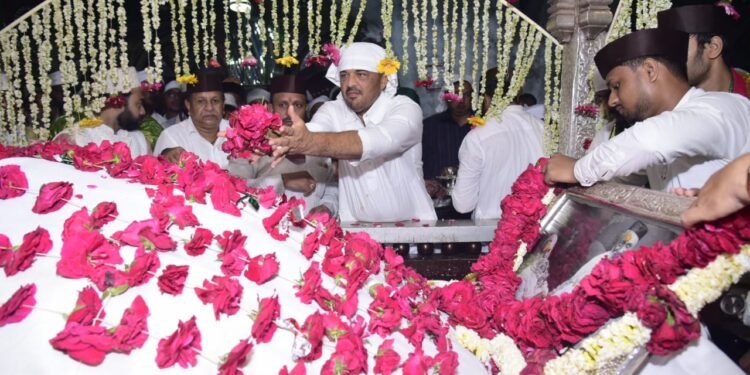 बाबा ताजुद्दीन औलिया यांचा सहामाही उर्स मोठ्या उत्साहात संपन्न.