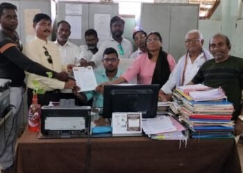 गडचिरोली: वंचित बहुजन आघाडीच्या वतीने नगर पालिका मुख्याधिका-यांना शहर पंचनाम्याचे दिले निवेदन.