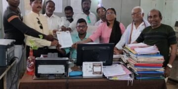 गडचिरोली: वंचित बहुजन आघाडीच्या वतीने नगर पालिका मुख्याधिका-यांना शहर पंचनाम्याचे दिले निवेदन.