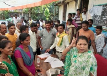 आरेंदा येथे वैयक्तिक वन हक्क दाव्याचे अर्जांचे वाटप माजी जि.प.अध्यक्ष सौ. भाग्यश्री आत्राम यांच्या हस्ते करण्यात आले.