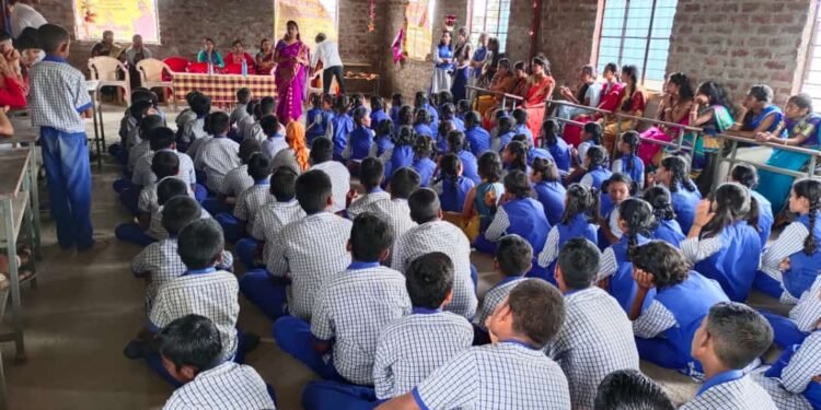 डॉ. बाबासाहेब आंबेडकर म. फुले ट्रस्टचे, ज्ञानप्रभात विद्यामंदिर व विद्यालयात शिक्षक दिन उत्साहात साजरा.