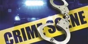 राहुरी: वाळू भरायला जाण्यास नकार दिल्याने तरुणाला लाकडी फळीने मारहाण करून केलं जखमी.