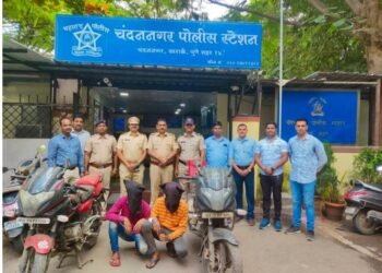 पुणे शहरात दुकानांचे शटर तोडून चोऱ्या करणाऱ्या टोळीचा धुमाकुळ, पुणे शहरात चंदननगर पोलीसांनी ठोकल्या बेड्या.