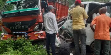 धानोरा-देवगाव रस्त्यावर आयशर व मॅक्झीमो यांच्यात भीषण धडक्यात नऊ जखमी पांच गंभीर