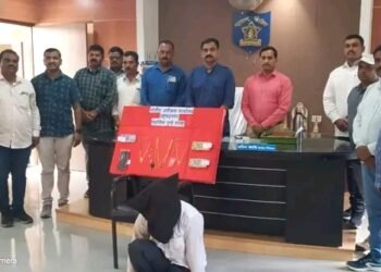 नगर तालुक्यात भर दिवसा घरफोडी, पोलिसांनी चोरट्यांचा आवळल्या मुसक्या.