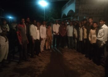 अमरभाऊ बोडलावार भाजपा कार्यकर्ते सोबत पदाधिकारी यांची सरपंच आणि उपसरपंच यांच्या उपस्थित दिली डोंगरगाव गणेश मंडळाला भेट.