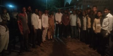 अमरभाऊ बोडलावार भाजपा कार्यकर्ते सोबत पदाधिकारी यांची सरपंच आणि उपसरपंच यांच्या उपस्थित दिली डोंगरगाव गणेश मंडळाला भेट.