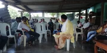 रेपनपली येतील वन हक्क दाव्याचे संदर्भात जि.प.माजी अध्यक्ष अजय कंकडालवार यांच्या निवासस्थानी चर्चा.