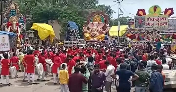 नाशिकमध्ये गणपती बाप्पाला भावपूर्ण निरोप, गणेश विसर्जन मिरवणुकीला झाली सुरवात.