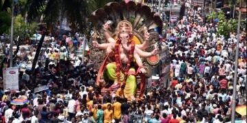 शिवसेना, शिंदे गट आणि शिवसेना कार्यकत्यात जोरदार राडा, बंडखोर आमदार सदा सरवणकर यांनी गोळीबार केल्याचा आरोप.