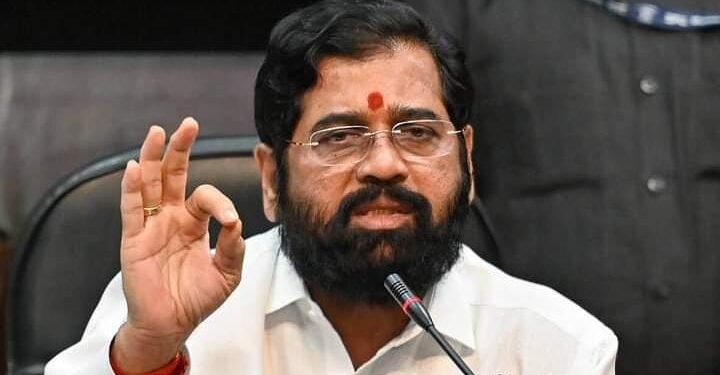 काहीच दिवसात मुख्यमंत्री एकनाथ शिंदेंना त्रासले अधिकारी; प्रोटोकॉल न पाळत असल्याने दिसून येत आहे नाराजी.