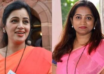 कोण आहात आपण ‘सी’ ग्रेड फिल्ममध्ये काम करणारी, ही बाई फड उभा करून कमळाबाईची सुपारी वाजवते; शिवसेने नेत्यांची नवनीत राणांवर आगपाखड.