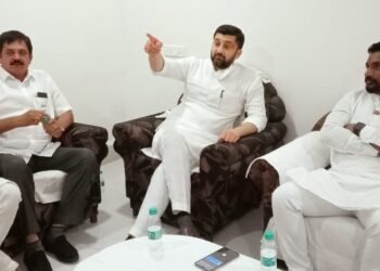 नागपूर: शेतात वीज पडून मृत्यू झालेल्या त्या पीडित कुटुंबाला तात्काळ आर्थिक मदत द्या सलील देशमुख यांची जिल्हाधिकाऱ्याकडे मागणी.