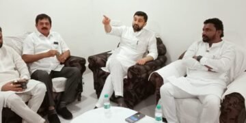 नागपूर: शेतात वीज पडून मृत्यू झालेल्या त्या पीडित कुटुंबाला तात्काळ आर्थिक मदत द्या सलील देशमुख यांची जिल्हाधिकाऱ्याकडे मागणी.