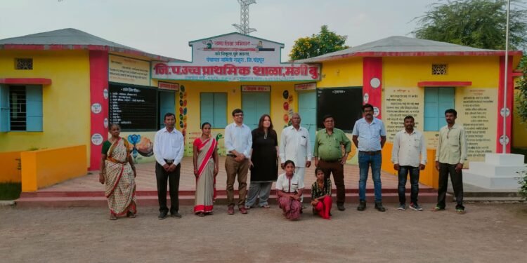 स्मार्ट ग्राम मंगी (बु) येथे कॅनडा देशातील चमूची भेट, अंबुजा सिमेंट फाउन्डेशनचे अधिकारी यांचा भेटीत सहभाग.