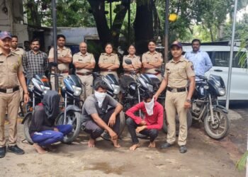 पुणे: मोटार सायकलींची चोरी करणा-या टोळीच्या वारजे पोलीसांनी आवळल्या मुसक्या.