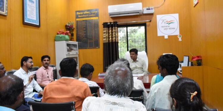 आसन (खुर्द) येथे जिल्हा परिषद शाळेतील रिक्त शिक्षकांचे पदे तात्काळ भरा शाळा व्यवस्थापन समितीची शिक्षणधिकारी दिपेंद्र लोखंडे यांच्याकडे मागणी.