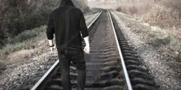 श्रीरामपूर: सूतगिरणी परिसरात दोघांनी केली रेल्वेखाली आत्महत्या, परिसरात सर्विकडे एकच खळबळ.