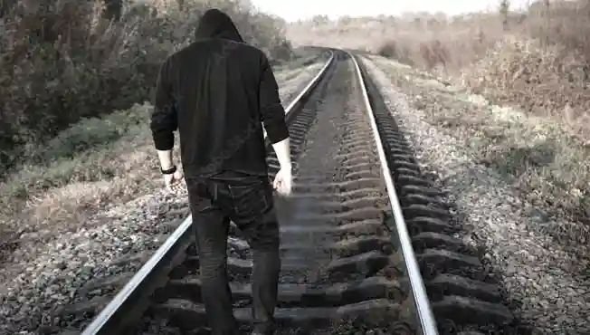 श्रीरामपूर: सूतगिरणी परिसरात दोघांनी केली रेल्वेखाली आत्महत्या, परिसरात सर्विकडे एकच खळबळ.