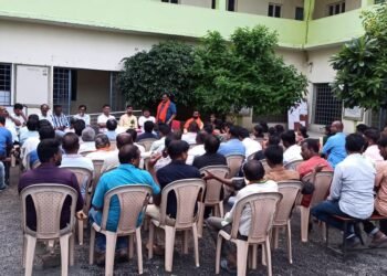 हिंगणघाट: शिवसेना पदाधिकारी, माजी नगरसेवक व शिवसैनिक यांची संयुक्त बैठक संपन्न.