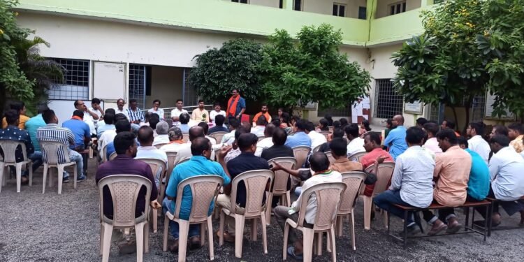 हिंगणघाट: शिवसेना पदाधिकारी, माजी नगरसेवक व शिवसैनिक यांची संयुक्त बैठक संपन्न.