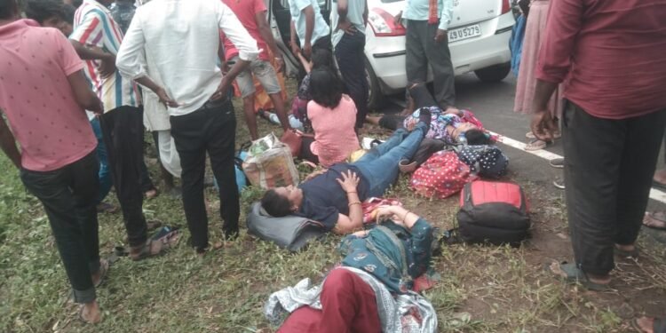 नागपुरातील हिंगणी-सेलू मार्गावर भीषण बस अपघात, प्रवाशांनी भरलेली खासगी बस उलटली, अनेक नागरीक गंभीर जखमी.