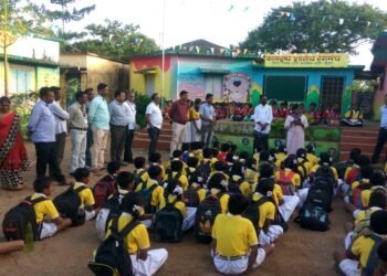 मा.सा.कन्नमवार मॉडेल ग्राम पथक अधिकाऱ्यांनी केले हिवरा ग्रामपंचायतचे परीक्षण.