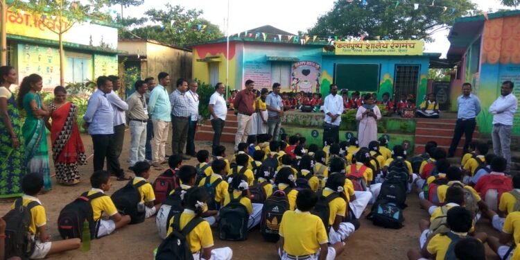 मा.सा.कन्नमवार मॉडेल ग्राम पथक अधिकाऱ्यांनी केले हिवरा ग्रामपंचायतचे परीक्षण.