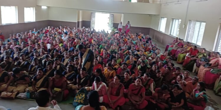 नागपूर जिल्ह्यातील काटोल येथे आशा, आगनवाडी स्वयंसेविका, गट प्रवर्तकाचा मेळावा संपन्न.