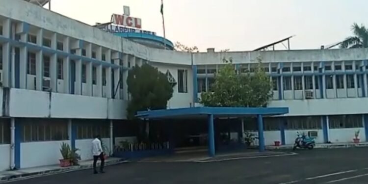 बल्लारपुर वेकोली क्षेत्र के पवनी १ से लाखों का रेडिएटर दिन दहाड़े में हुई चोरी, वेकोली प्रशासन सुरक्षा पर गहरी निंद में.