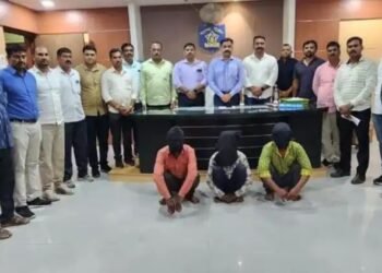 कोपरगाव: वस्तीवर सात ते आठ जणांनी टाकला दरोडा, तीन दरोडेखोराना पोलिसांनी ठोकल्या बेड्या.