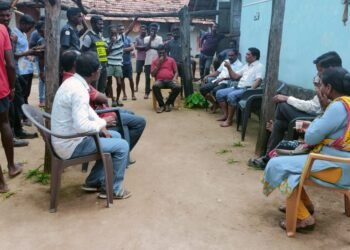 तुमरगुंडा येथील नागरिकांची विविध समस्यांवर माजी आमदार दिपक दादा आत्राम यांच्यासोबत संवाद.