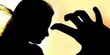 शेवगाव: तलवारीचा धाक दाखवून अल्पवयीन मुलीवर अत्याचार, पीडितेने विषारी औषध घेऊन आपले आत्महत्या करण्याचा प्रयत्न.