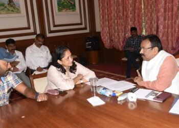 राष्ट्रसंत तुकडोजी महाराजांवर चित्रपट निर्मितीची आवश्यकता : सुधीर मुनगंटीवार