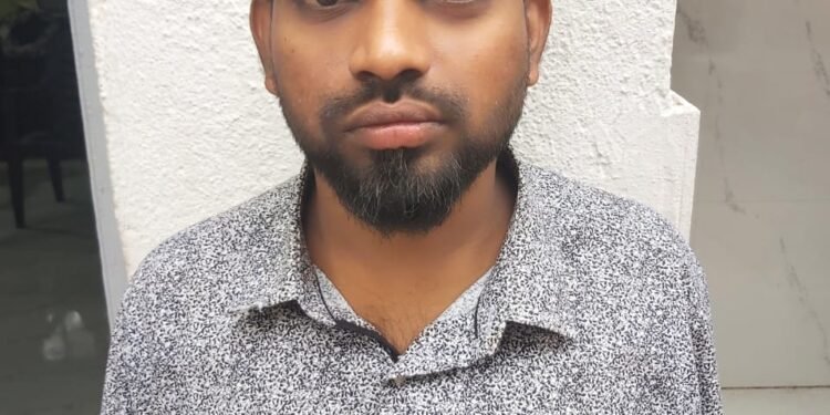 दहशत निर्माण करण्यासाठी वाढदिवसाचा केक धारधार कोयत्याने कापुन व्हिडीओ काढुन सोशल मिडीयावर व्हायरल करणा-या बड्डेबॉयला कोयत्यासह केले जेरबंद.