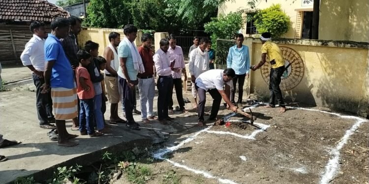 पूसुकपली येतील नागरिकांना मिळणार सुध्द पिण्याचं पाणी, जि.प.माजी अध्यक्ष अजयभाऊ कंकडालवार यांच्या शुभहस्ते जल शुद्धिकरण केंद्राचे भूमिपूजन.