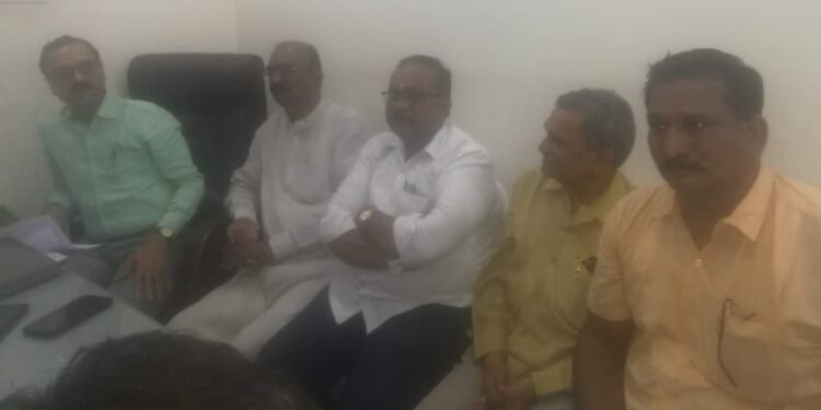 नागपूर- छिंदवाडा ब्रॉडगेज रेल्वे लाईन मध्ये मुरूम आणि मातीमध्ये करोडो रुपयाचा घोटाळा.