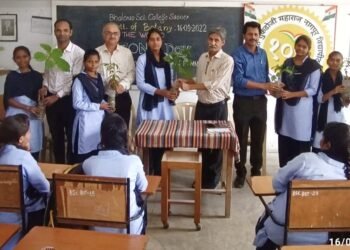 सावनेर: भालेराव महाविद्यालयात जागतिक ओझोन दिवस साजरा, यावेळी वृक्षारोपणासाठी रोपवाटप.