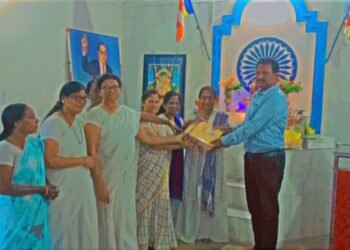 हिंगणघाट: “सेव्ह बुक, सेफ बुक” अभियाना अंतर्गत सार्वजनिक वाचनालयाला पुस्तके दान.