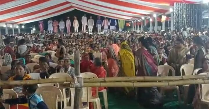 मुख्यमंत्री शिंदे यांची जनसभेत मोठी फजीयत, यांच्या भाषणाच्या आधीच जनता सभेतून निघून गेली.