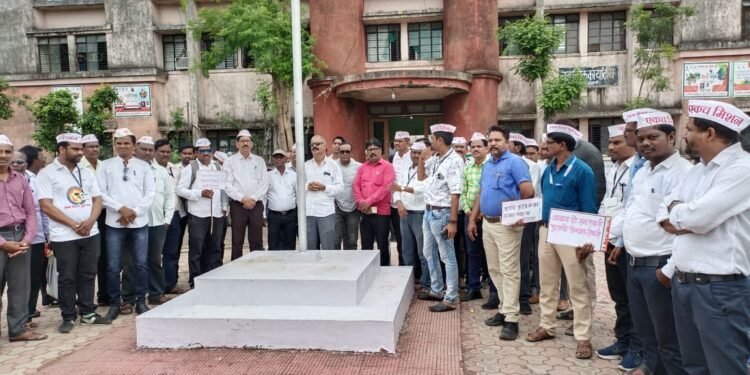 झरी येथे जुन्या पेन्शन मागणीसाठी कर्मचाऱ्यांची बाईक रॅली संपन्न.