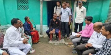 यवतमाळ: शेतकरी आत्महत्याग्रस्त कुटुंबाला जिल्हाधिकारी यांची भेट, एक लाखाची केली आर्थिक मदत.