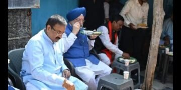 केन्द्रीय मंत्री पुरी ने किया बल्लारपुर का दौरा व किया गरीब हमाल परिवार के घर भोजन.