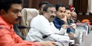 इरई नदीच्या ब्ल्यू लाईन मुळे शहरातील 450 हेक्टर क्षेत्र बाधित: पालकमंत्री सुधीर मुनगंटीवार