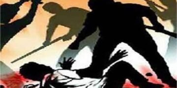 वर्धा: भररस्त्यात दोन युवकावर तलवारीने वार, पोलिसात तक्रार केली तर जिवानिशी ठार करेन.