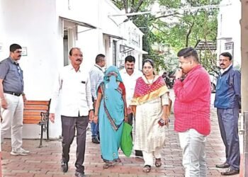 नाशिक: जाचाला कंटाळून पत्नीने केली पतीची हत्या, फरार असलेल्या पत्नीला पोलिसांनी ठोकल्या बेड्या.